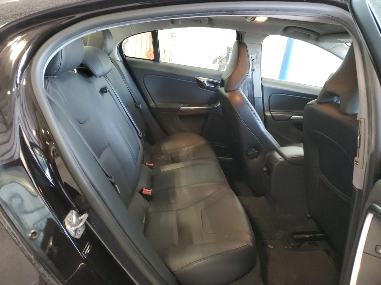 2015 Volvo S60 - Image 10