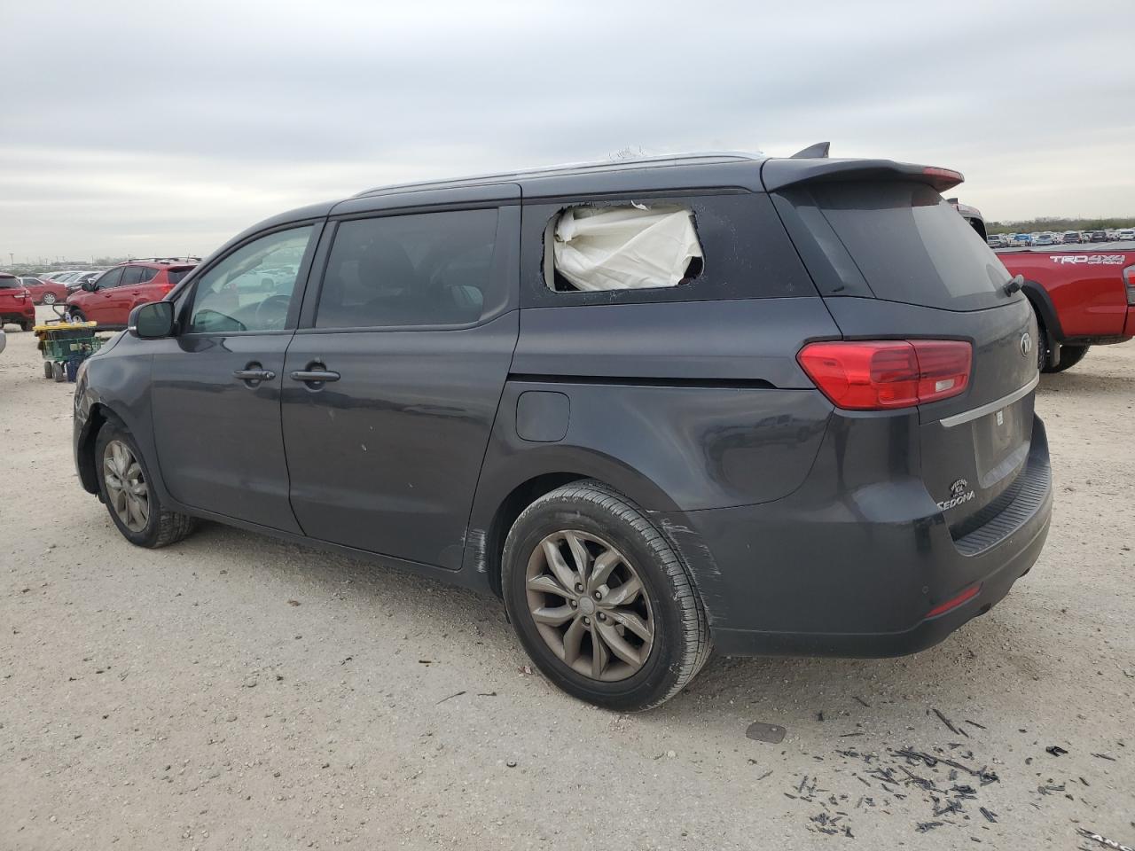 2021 Kia Sedona - Image 2