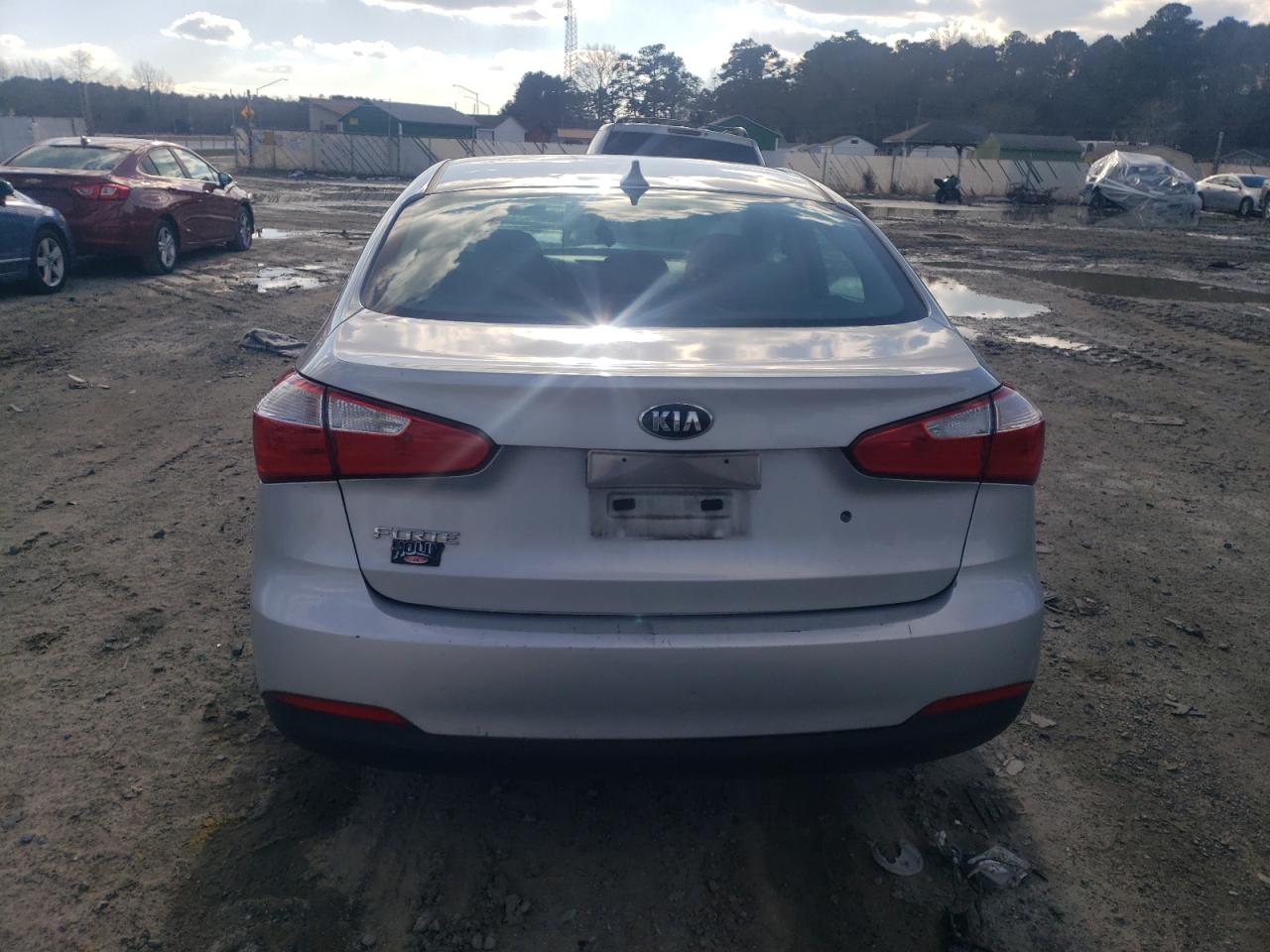 VIN KNAFK4A65F5417508 2015 KIA FORTE no.6