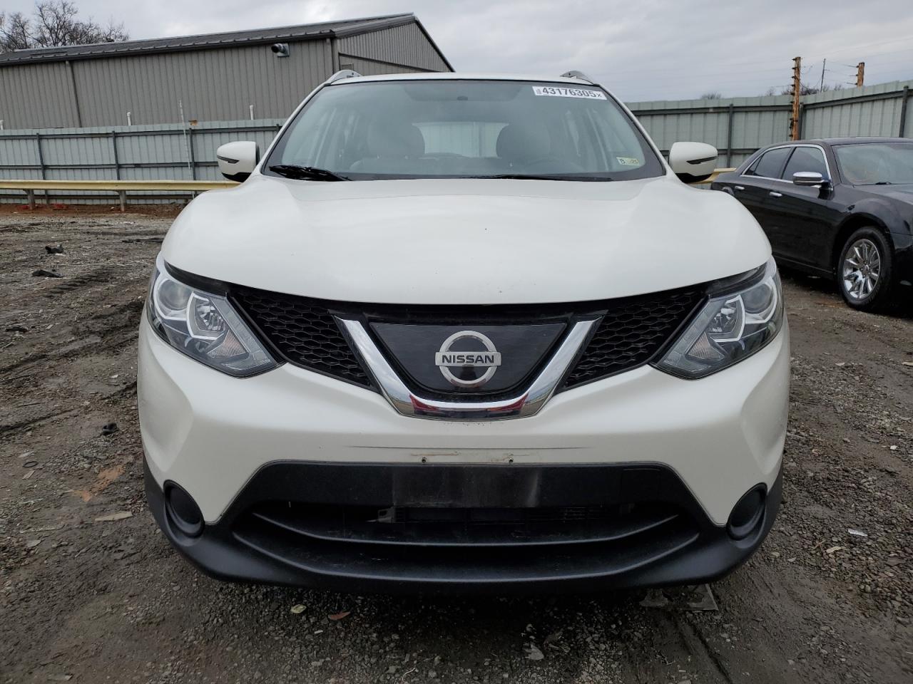 2018 Nissan Rogue - Image 5