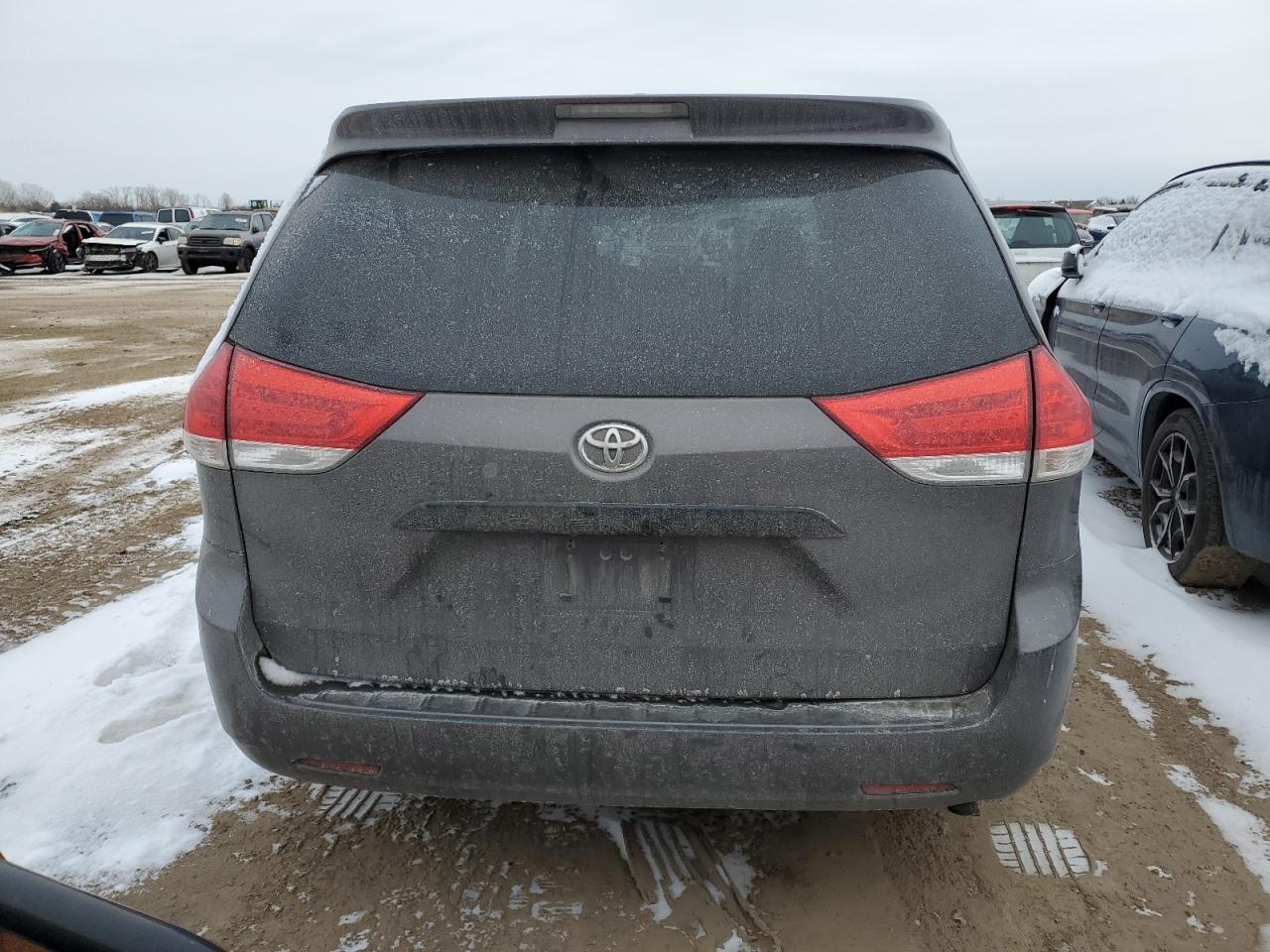 2012 Toyota Sienna - Image 6
