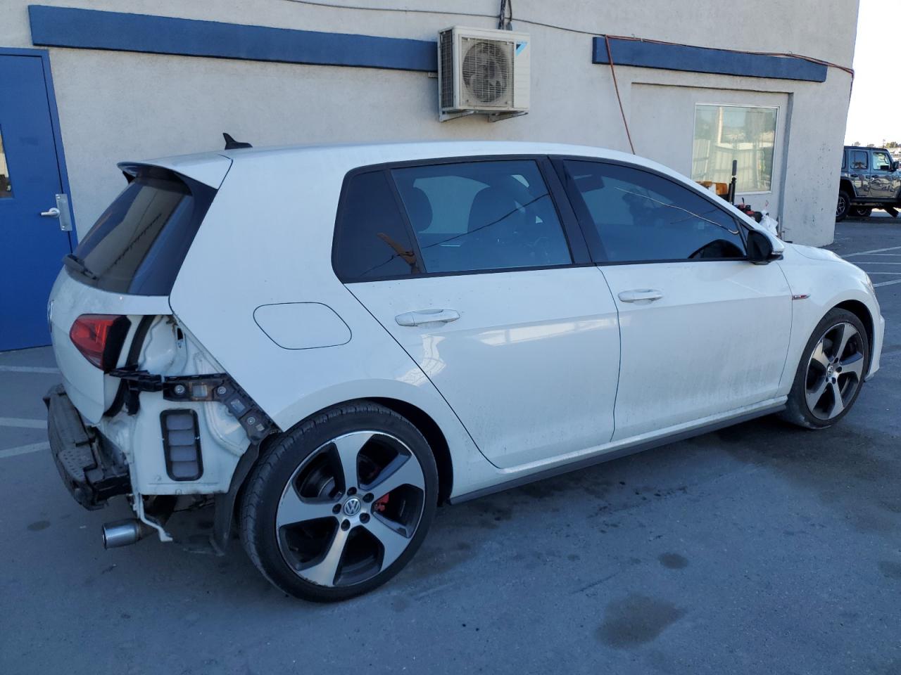 2017 Volkswagen GTI - Image 3