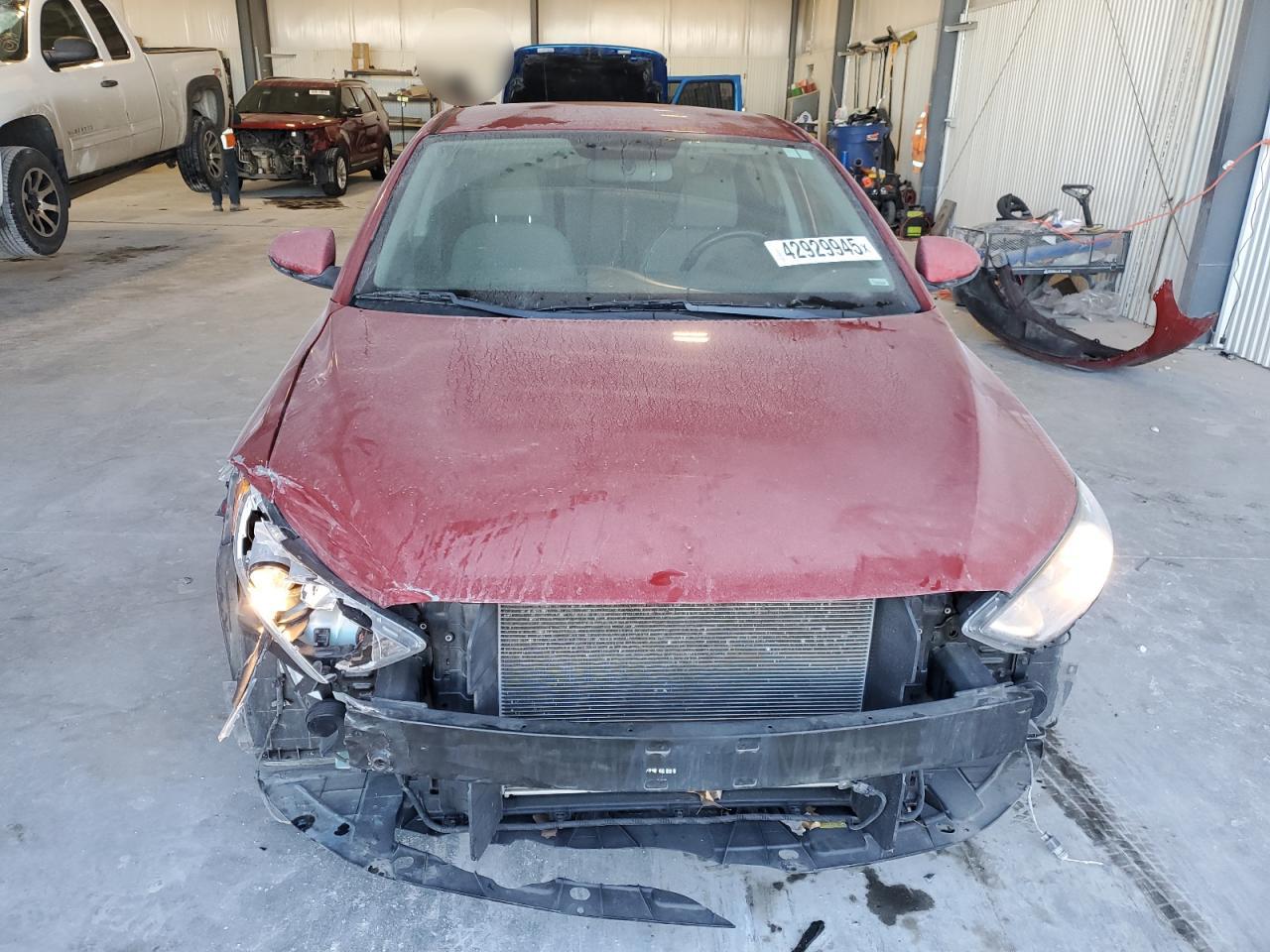 2017 Hyundai Elantra - Image 5