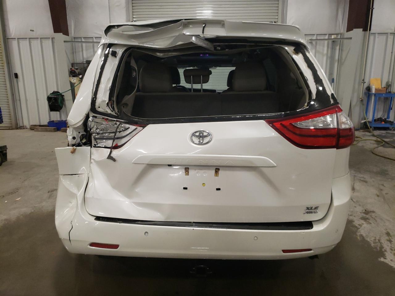 2019 Toyota Sienna - Image 6