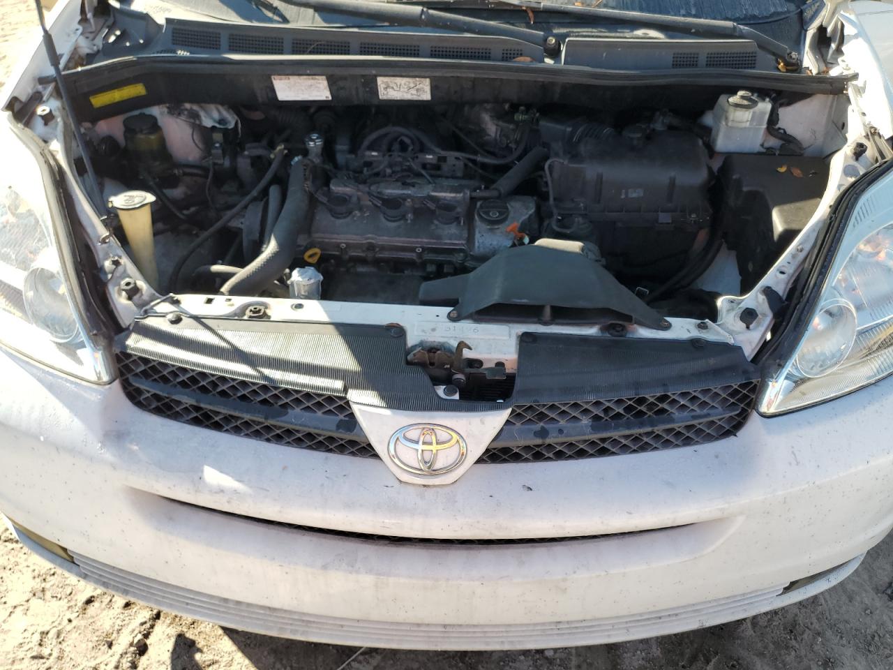 2005 Toyota Sienna - Image 12