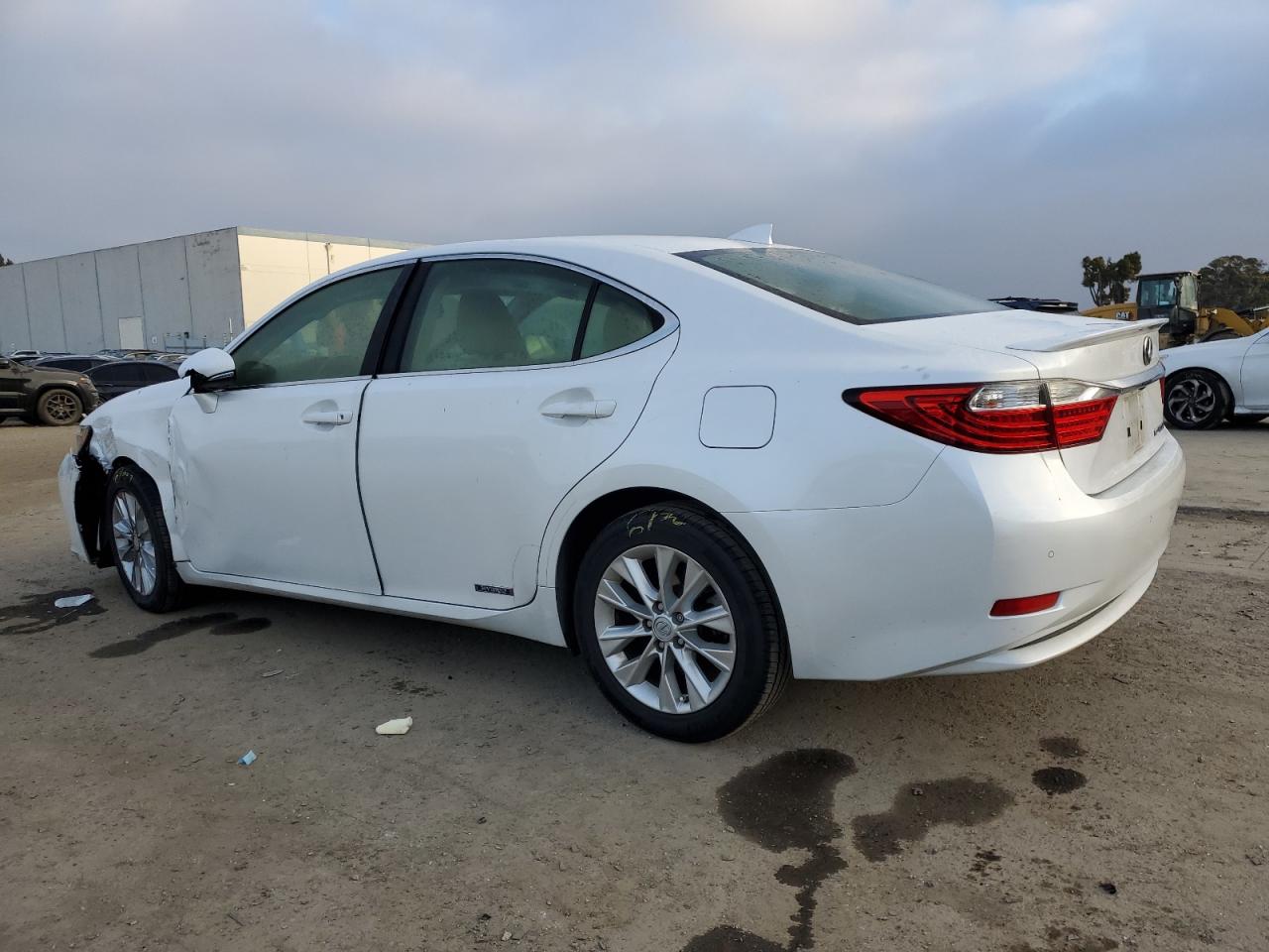 2015 Lexus ES - Image 2