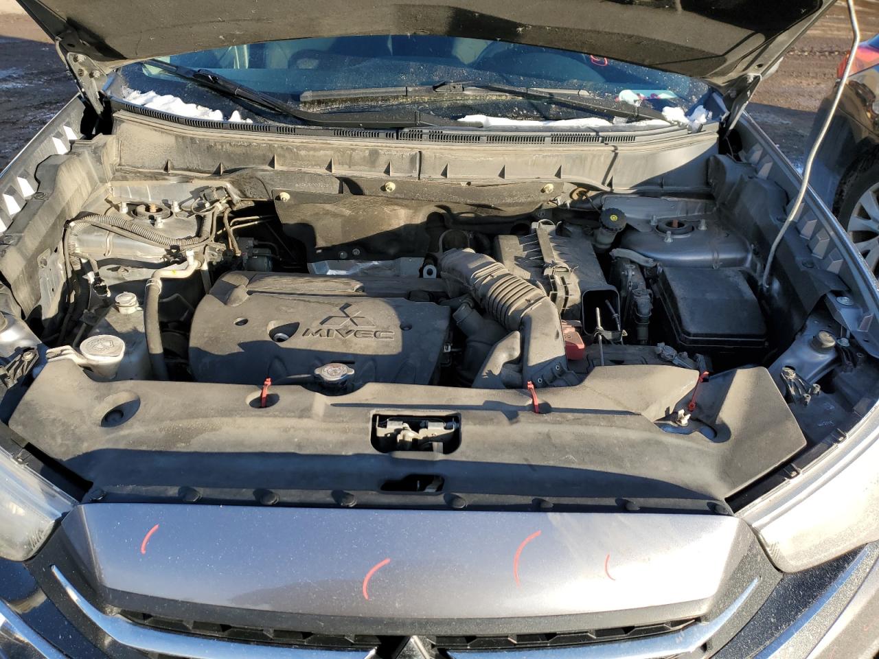 2018 Mitsubishi Outlander - Image 12