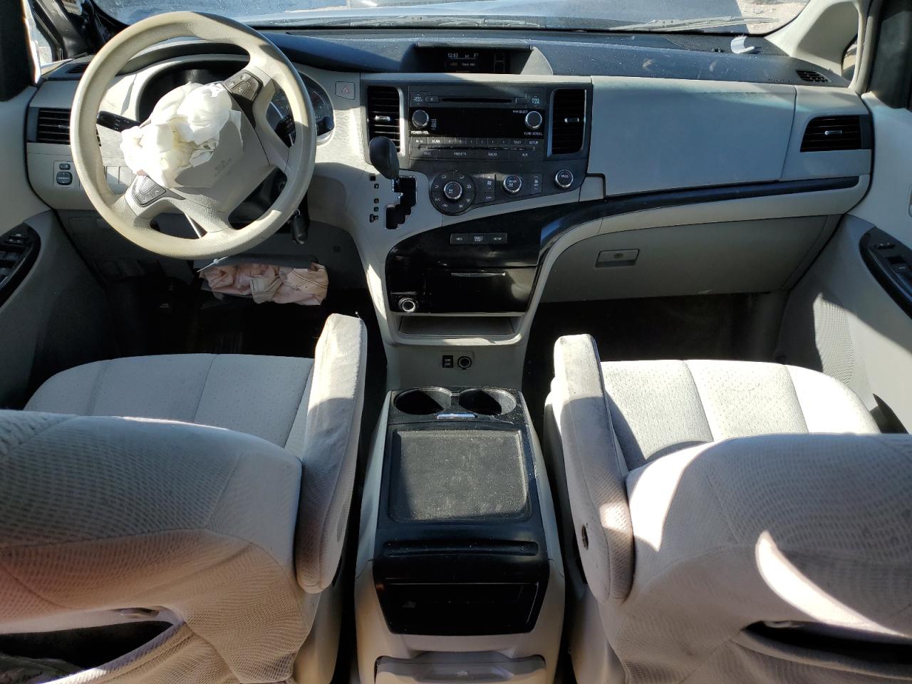2012 Toyota Sienna - Image 8