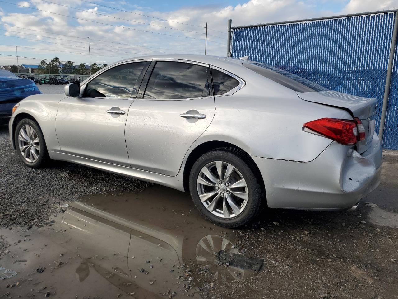 2013 Infiniti M - Image 2