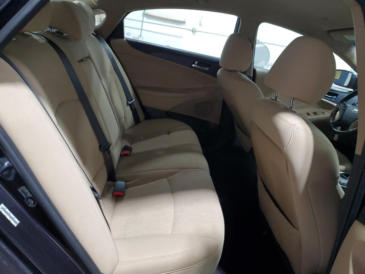 2011 Hyundai Sonata - Image 10