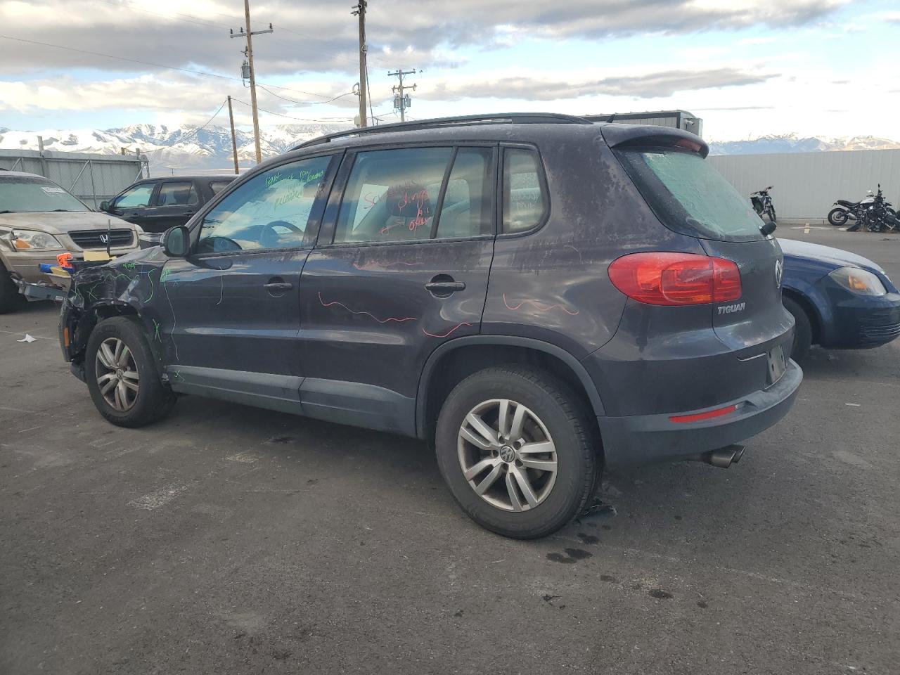 2016 Volkswagen Tiguan - Image 2