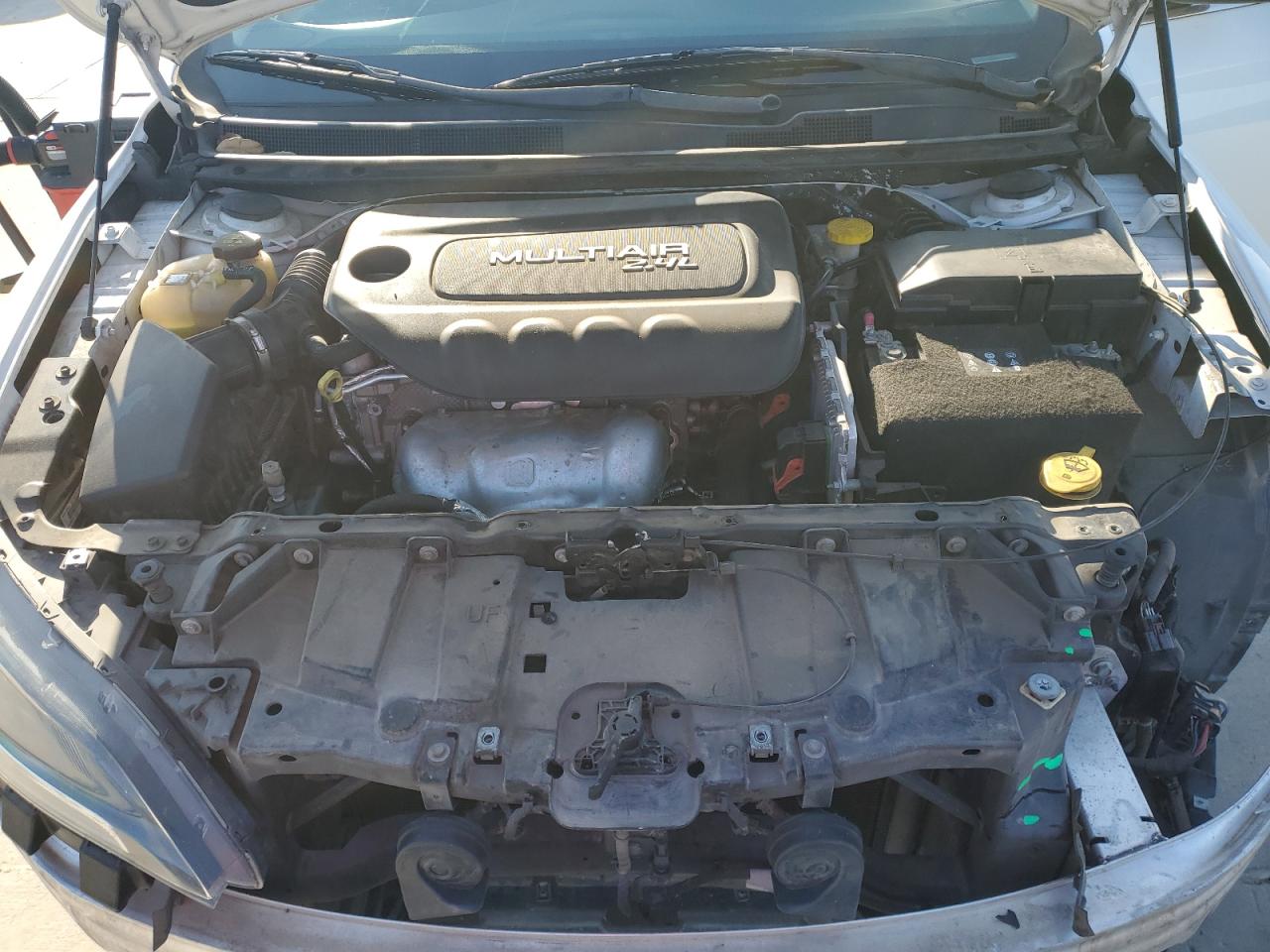 2016 Chrysler 200 - Image 11