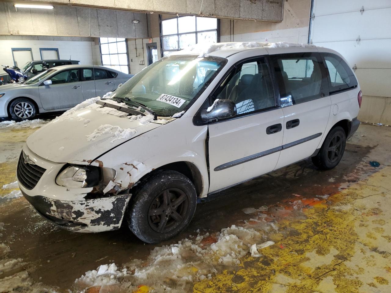 Indianapolis, IN에서 판매 중인 2001 Chrysler Voyager - Front End