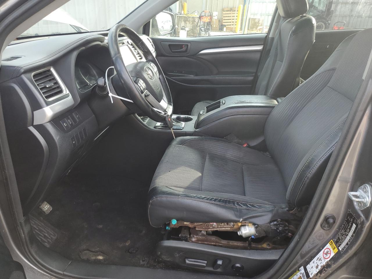 2017 Toyota Highlander - Image 7