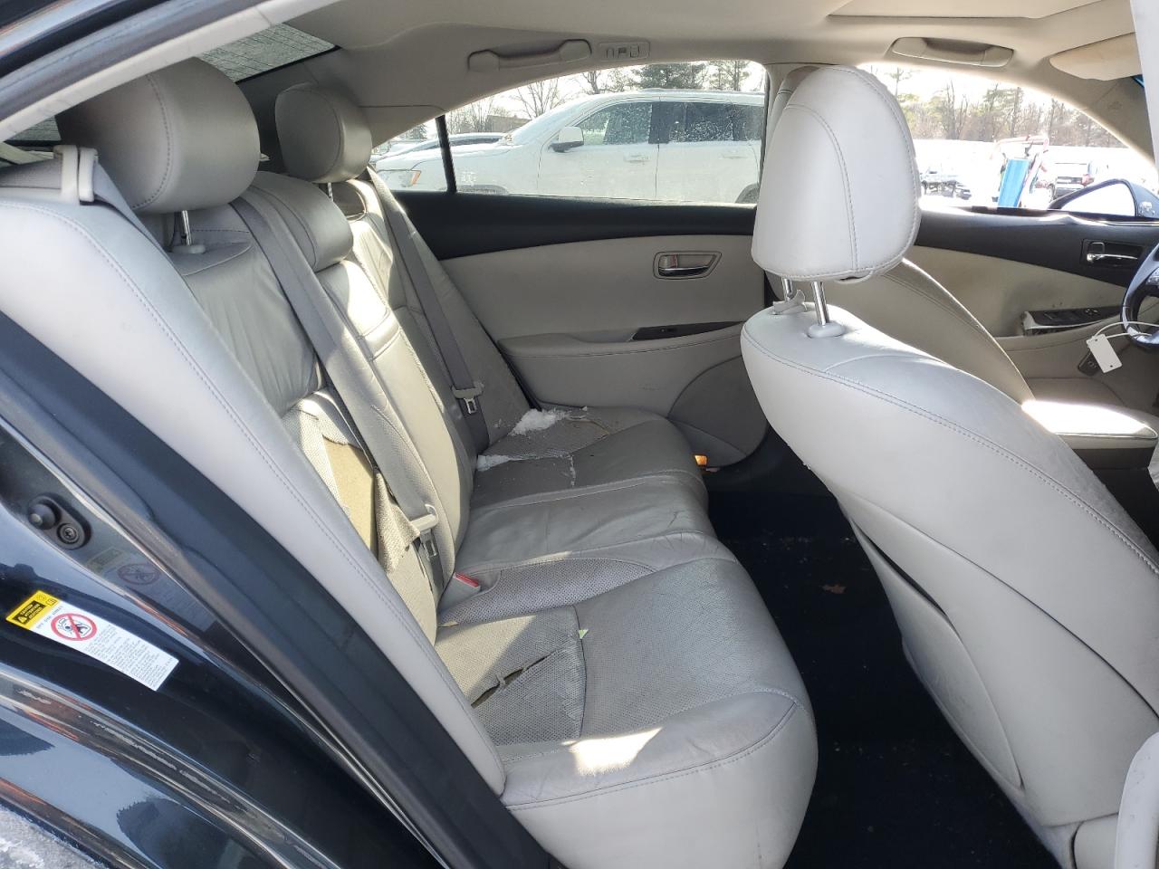 2010 Lexus ES - Image 10