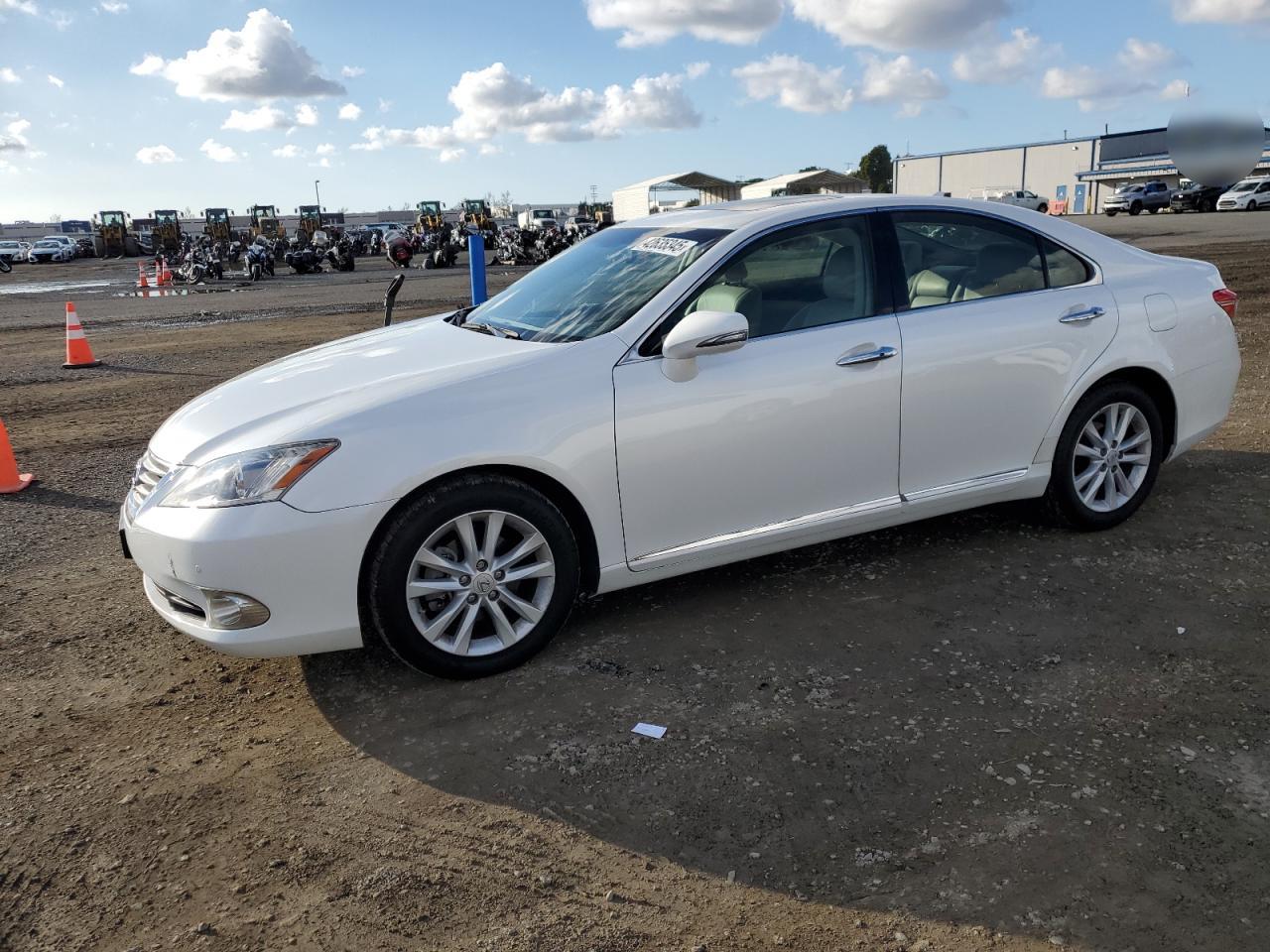 2011 Lexus ES - Image 1