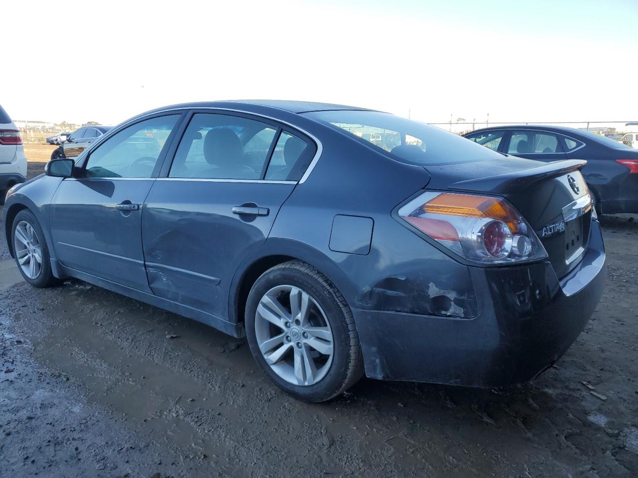2010 Nissan Altima - Image 2