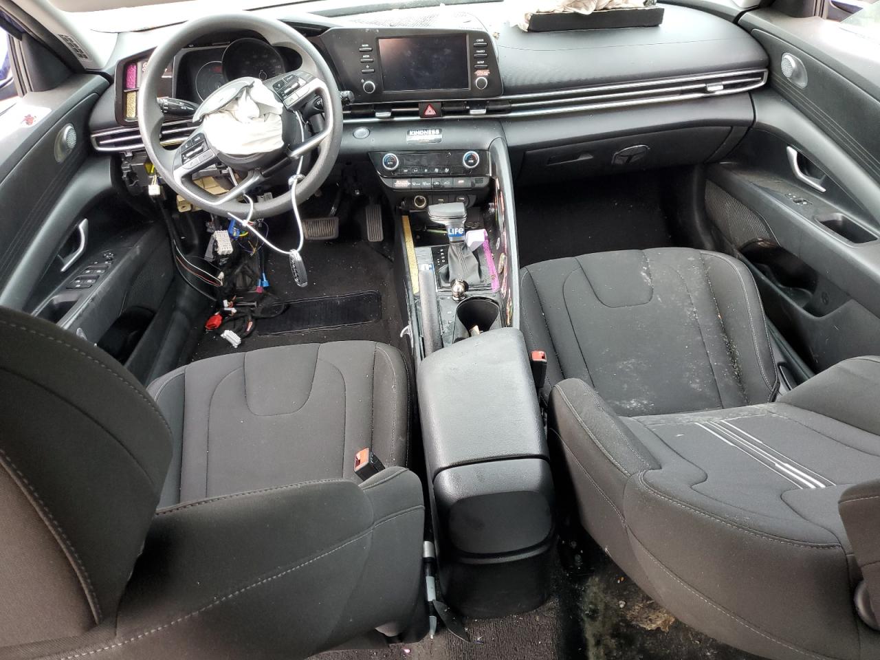 2023 Hyundai Elantra - Image 8
