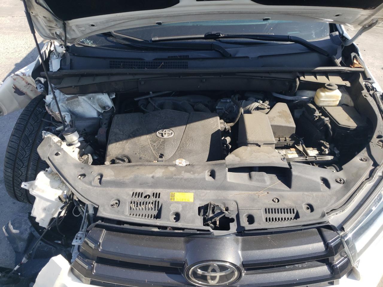 2018 Toyota Highlander - Image 12