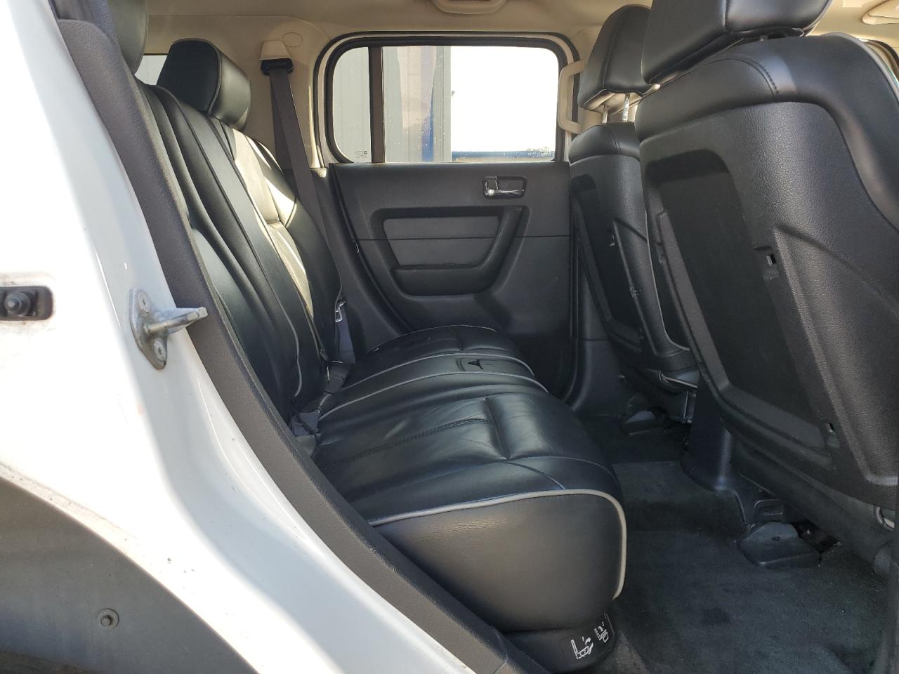 2006 Hummer H3 - Image 11