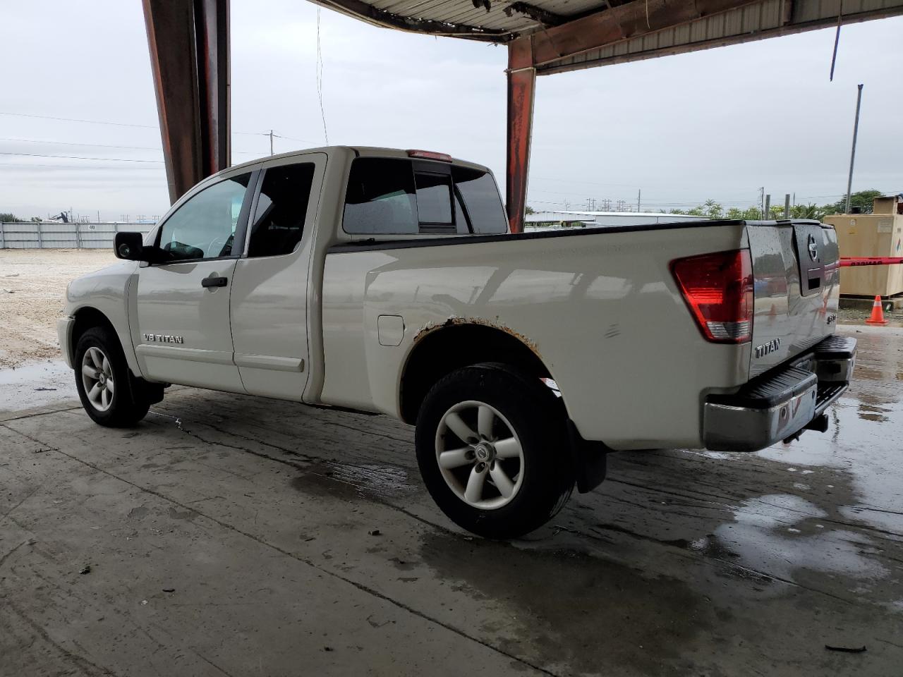 2010 Nissan Titan - Image 2