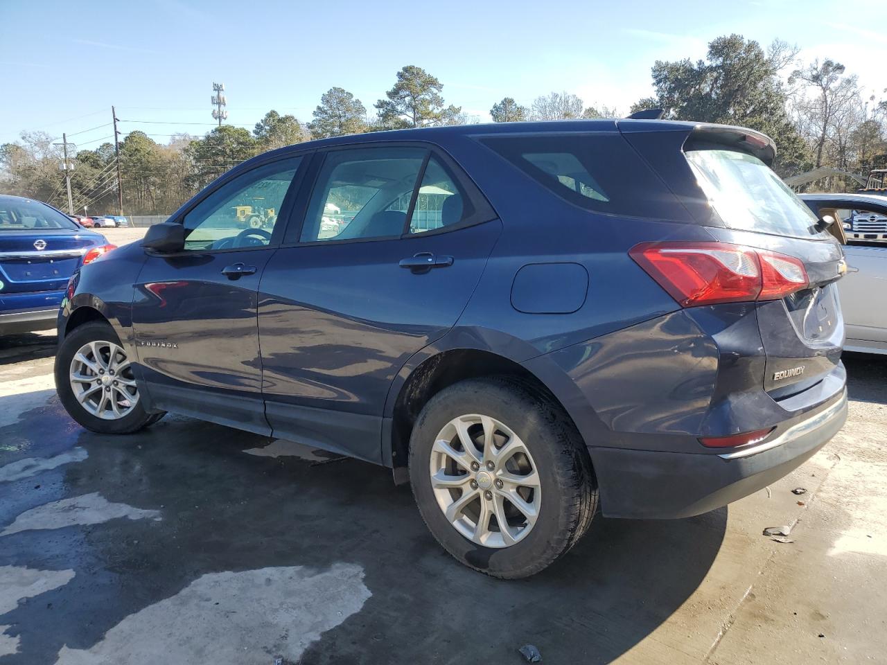 2018 Chevrolet Equinox - Image 2