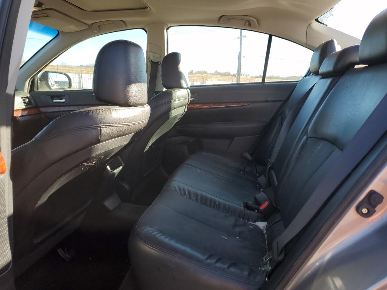 2010 Subaru Legacy - Image 11