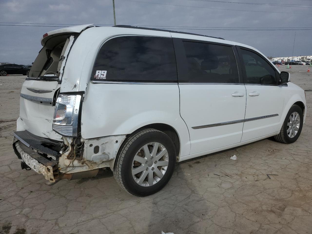 2016 Chrysler Town & Country - Image 3