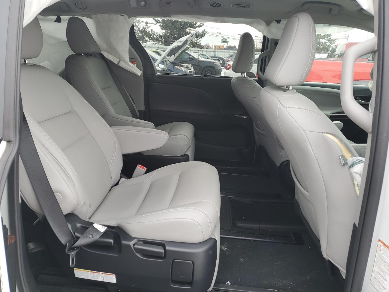 2020 Toyota Sienna - Image 11