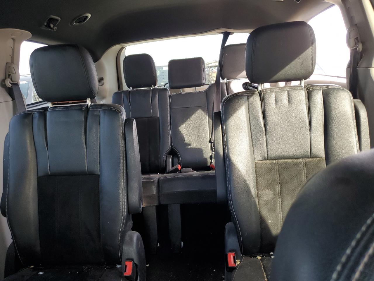 2017 Dodge Caravan - Image 10