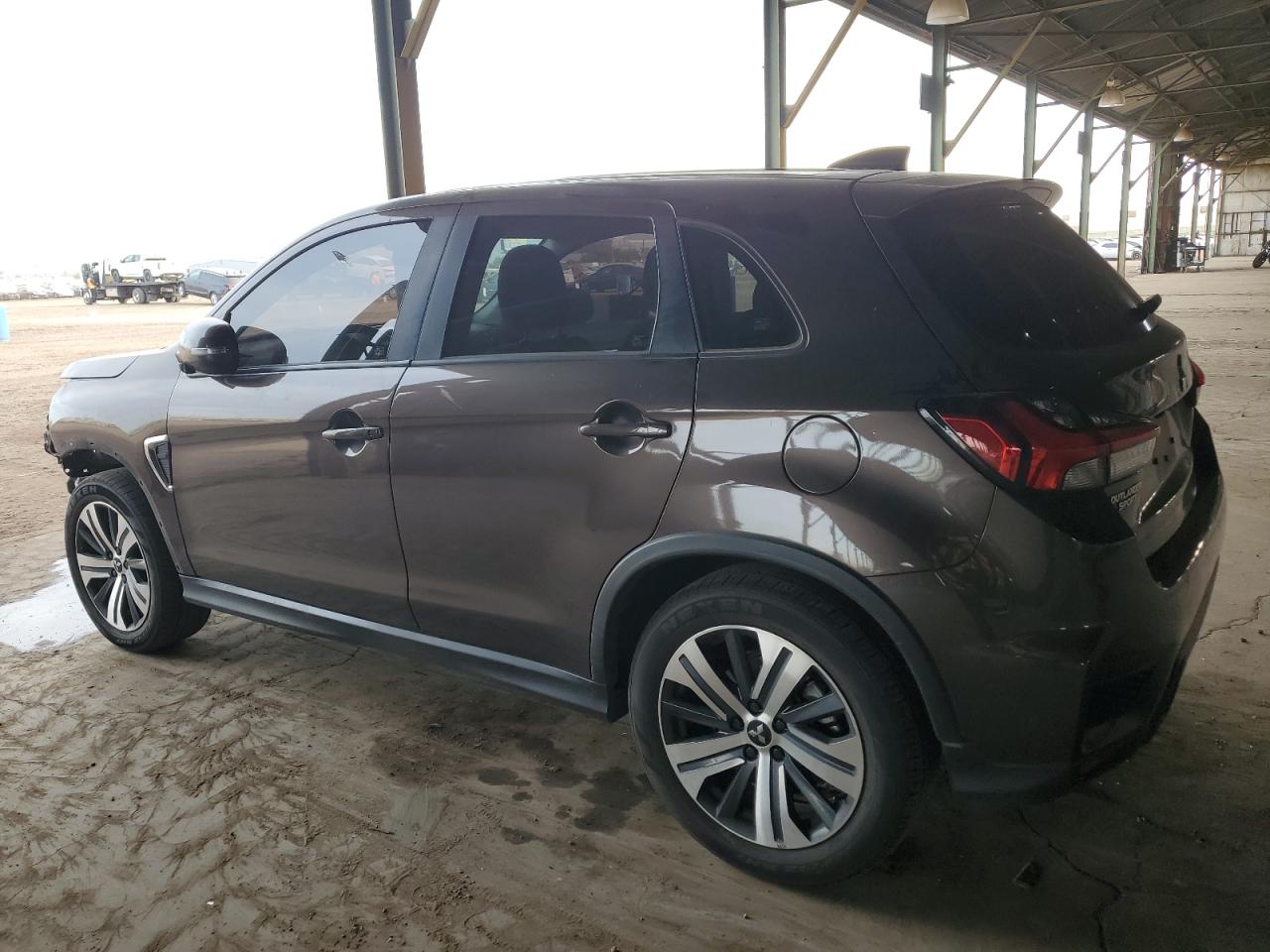 2021 Mitsubishi Outlander - Image 2