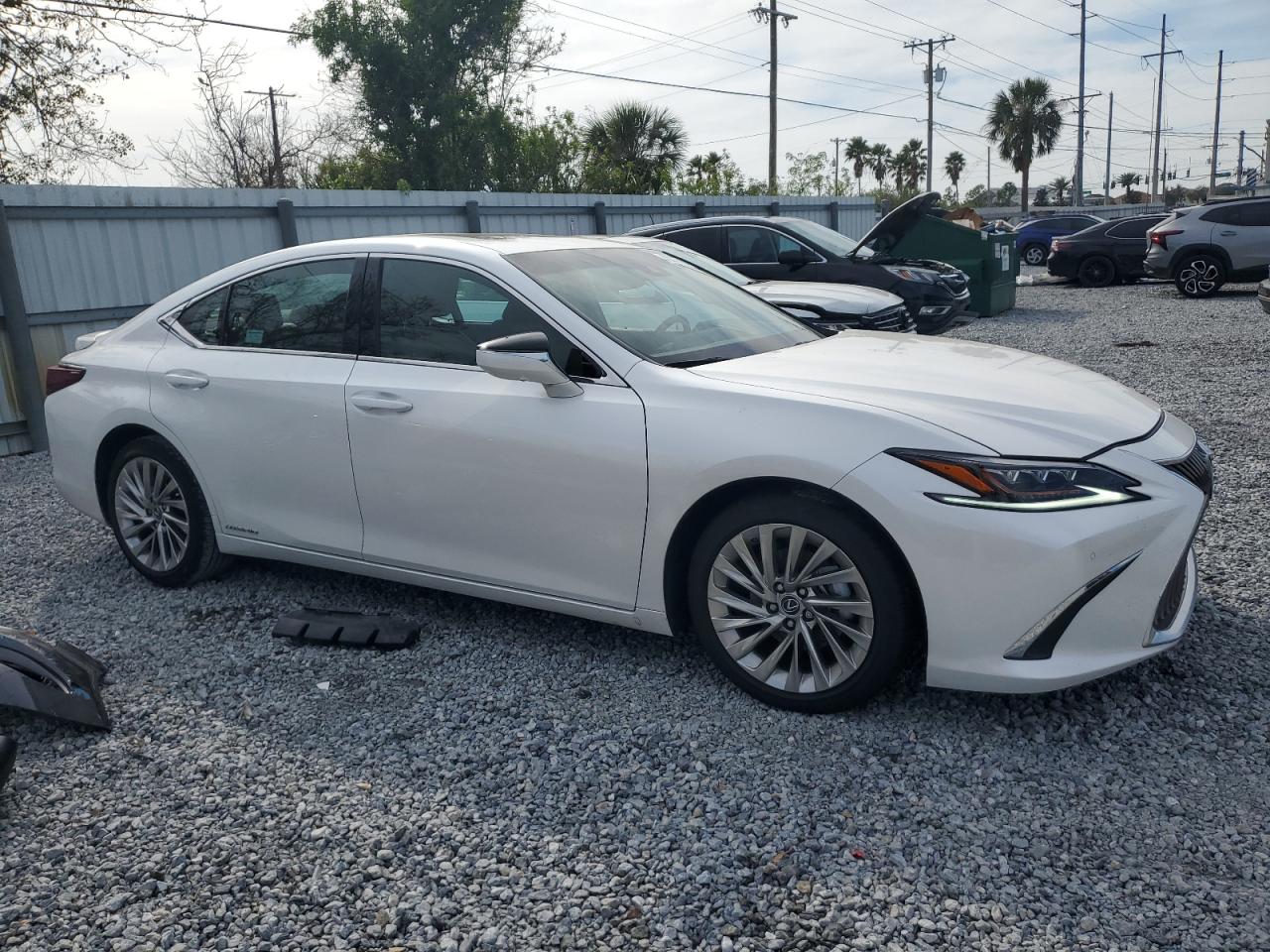 2020 Lexus ES - Image 4