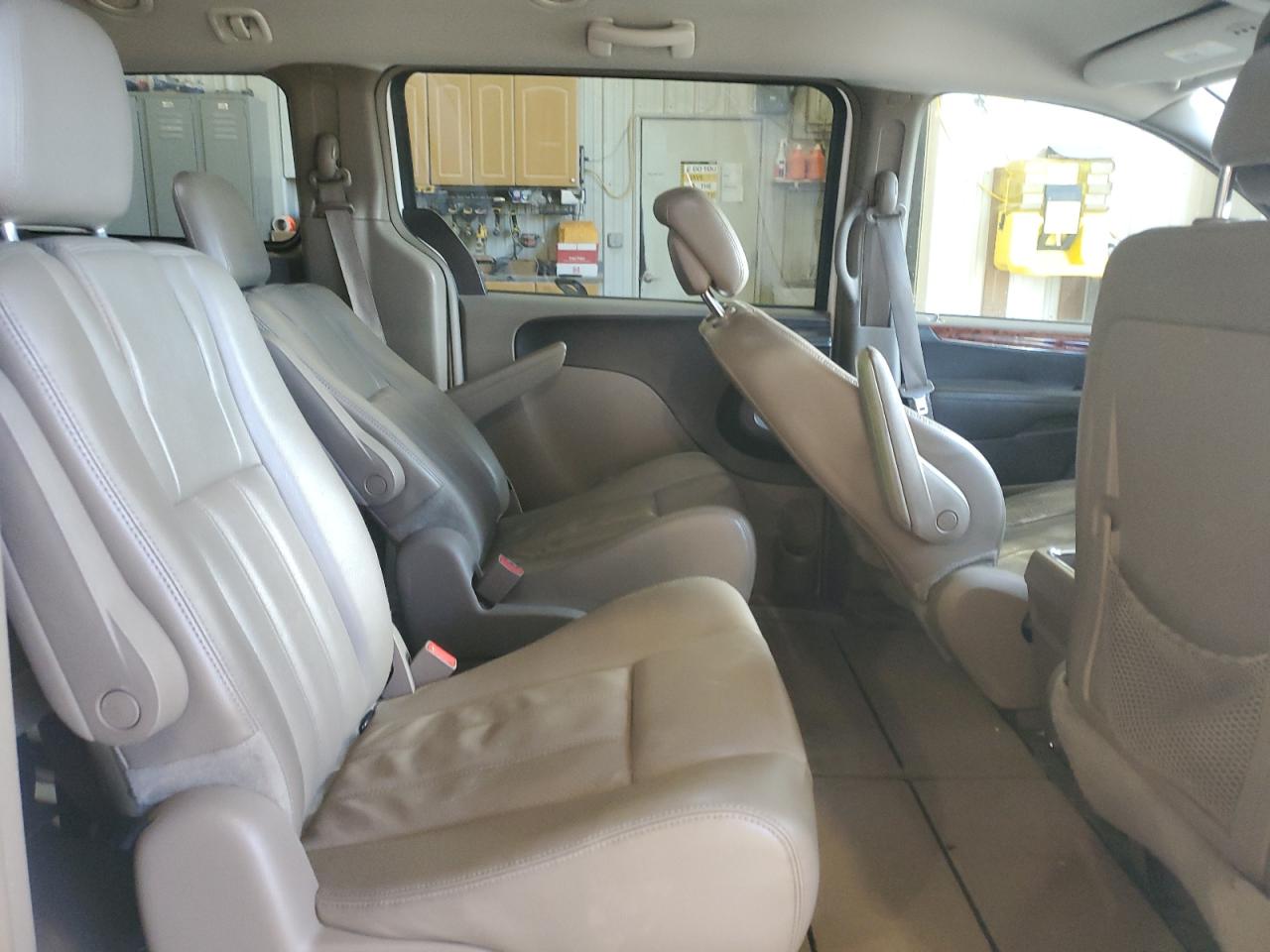 2012 Chrysler Town & Country - Image 12