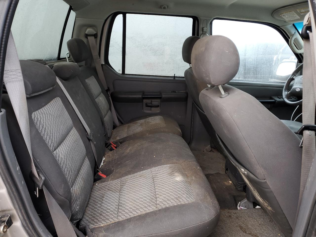 2005 Ford Explorer - Image 10