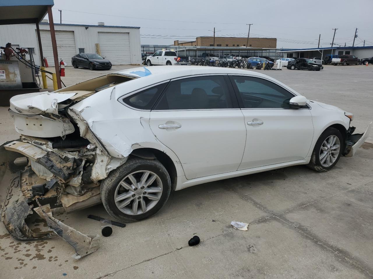 2014 Toyota Avalon - Image 3