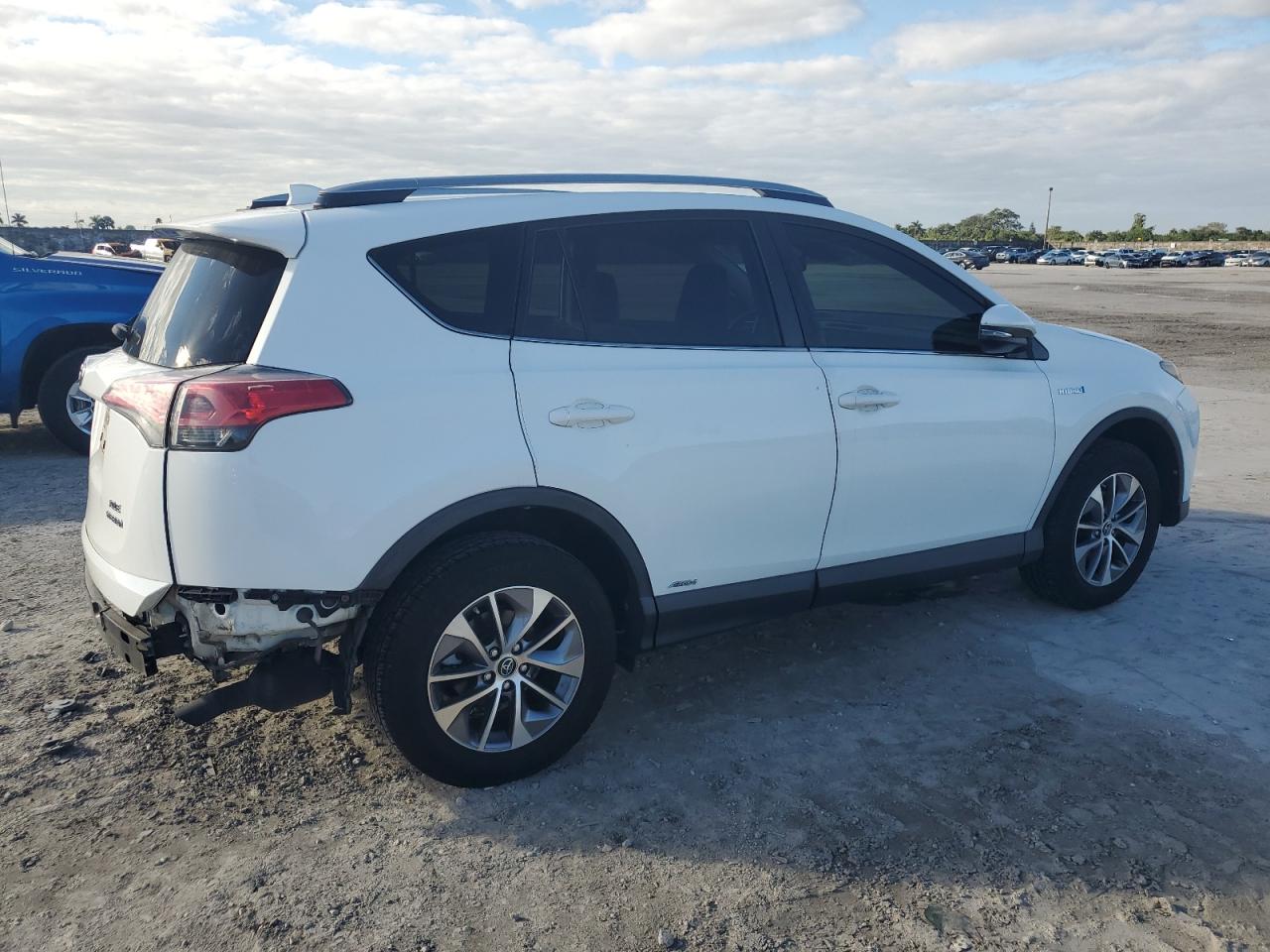 2018 Toyota RAV 4 - Image 3