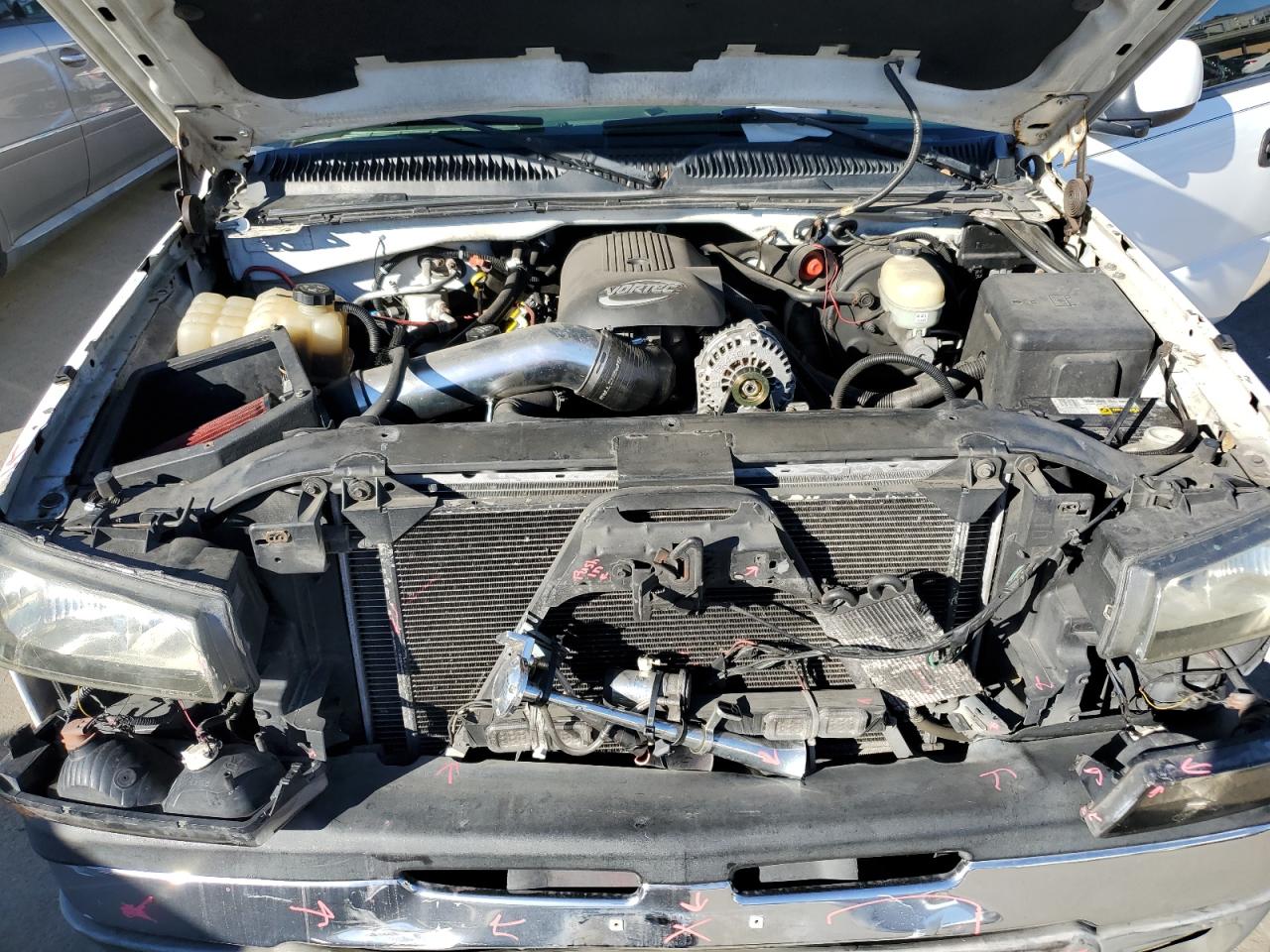 2005 Chevrolet Silverado - Image 11