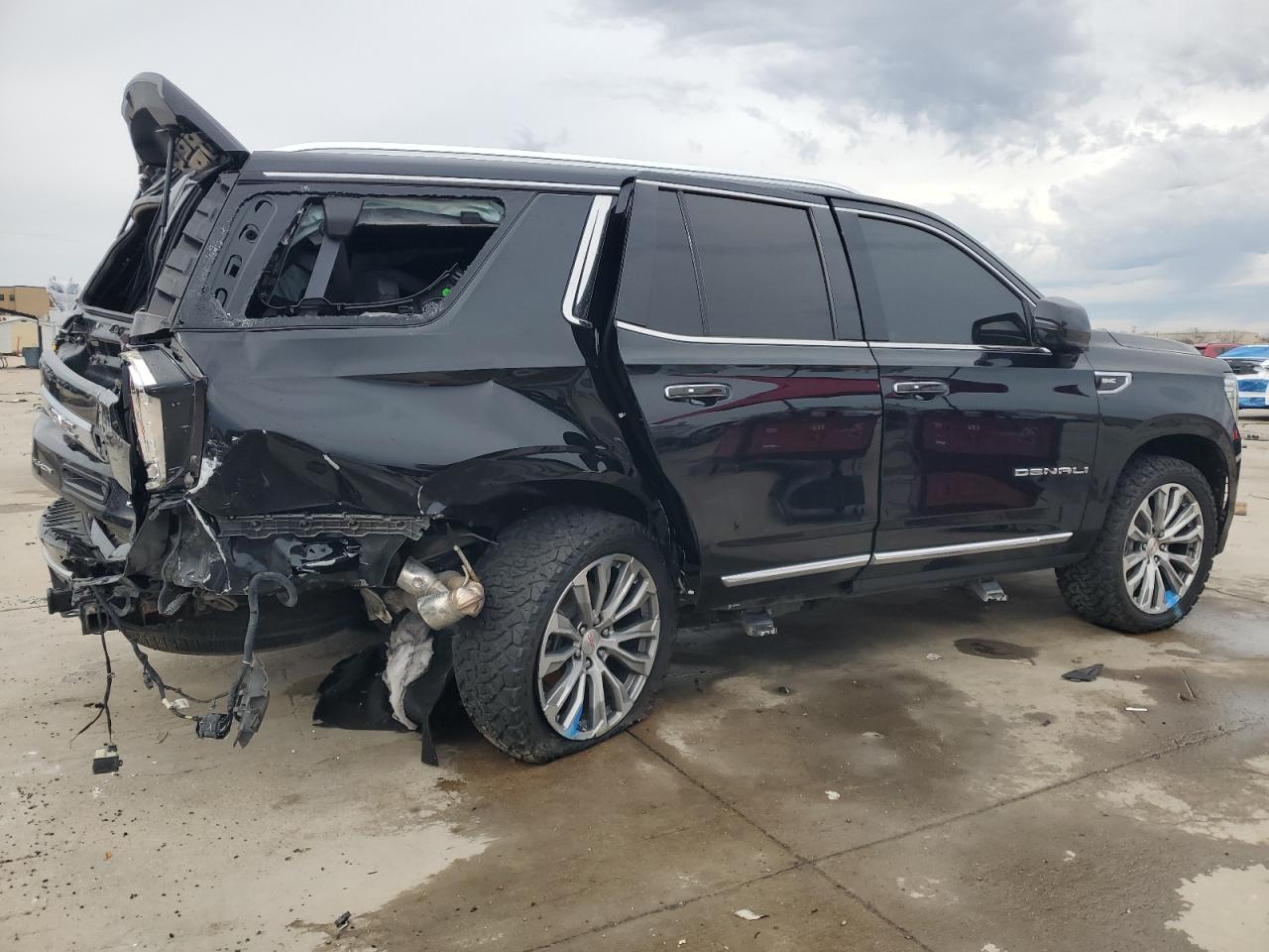2021 GMC Yukon - Image 3