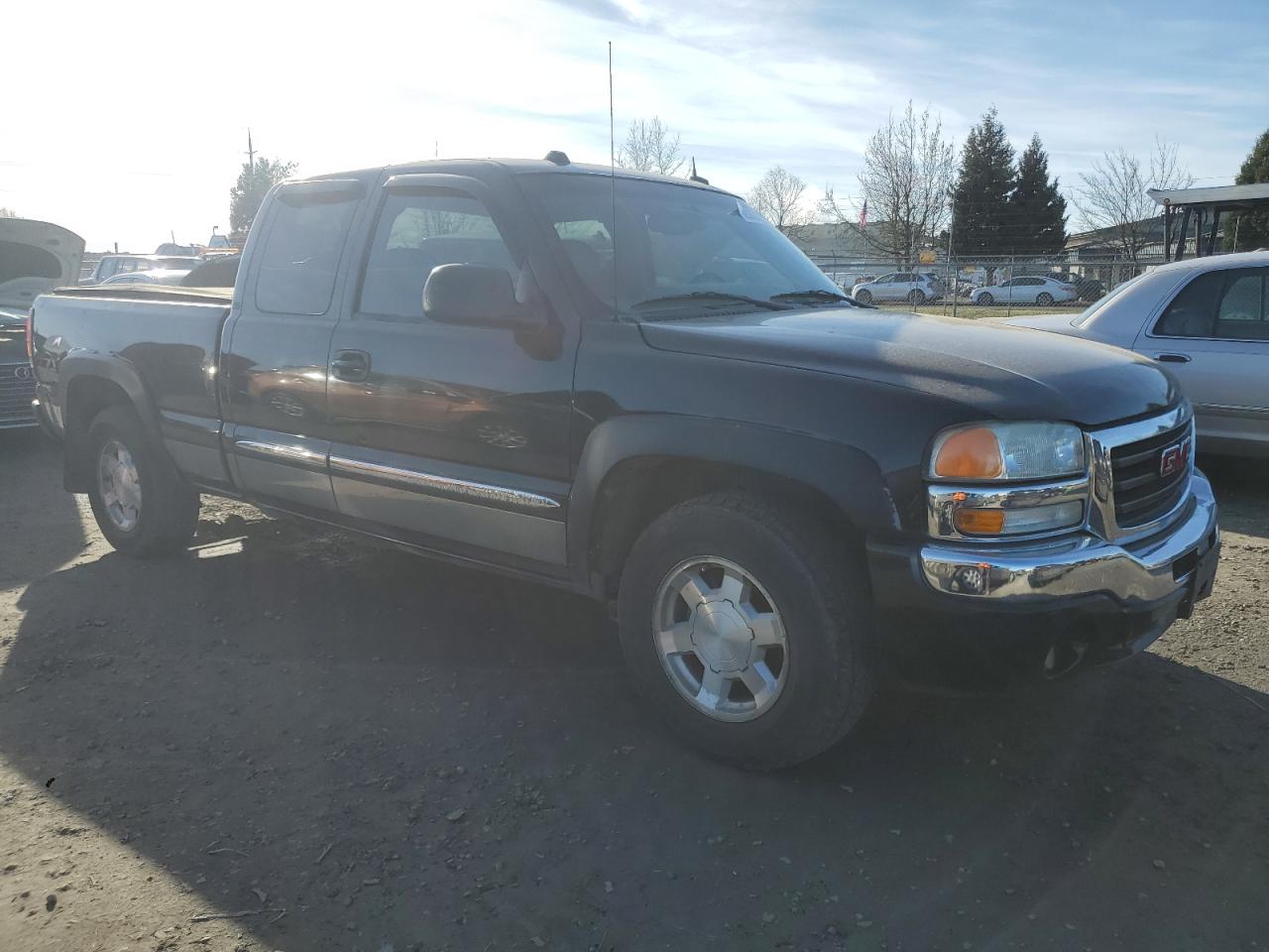 2004 GMC Sierra - Image 4