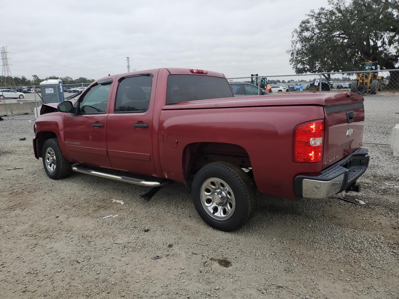 2007 Chevrolet Silverado - Image 2