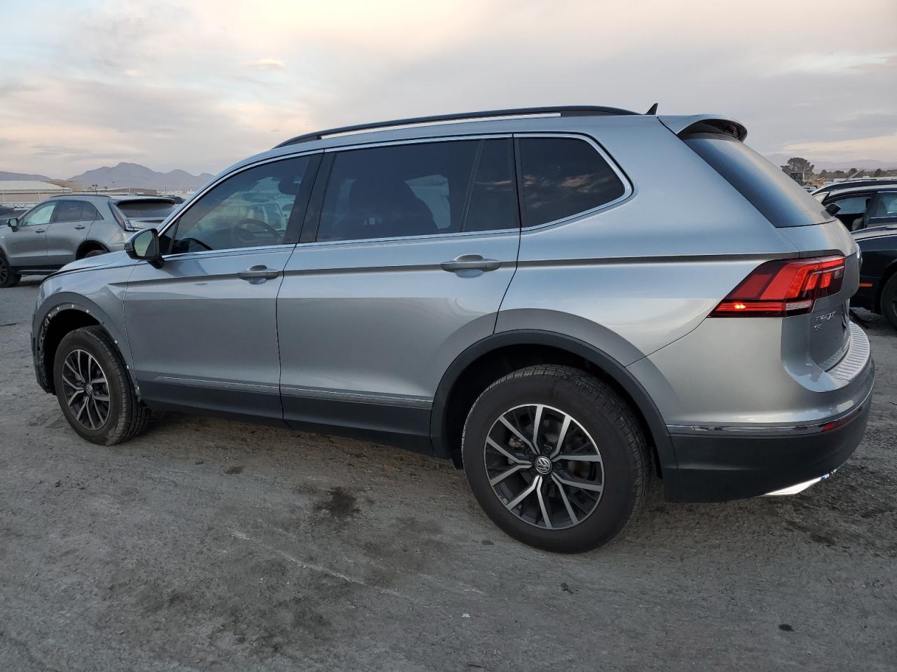 2021 Volkswagen Tiguan - Image 2