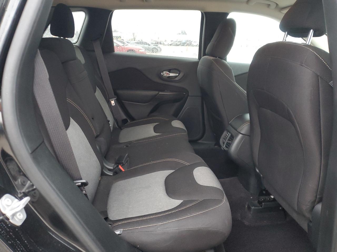 2016 Jeep Grand Cherokee - Image 11