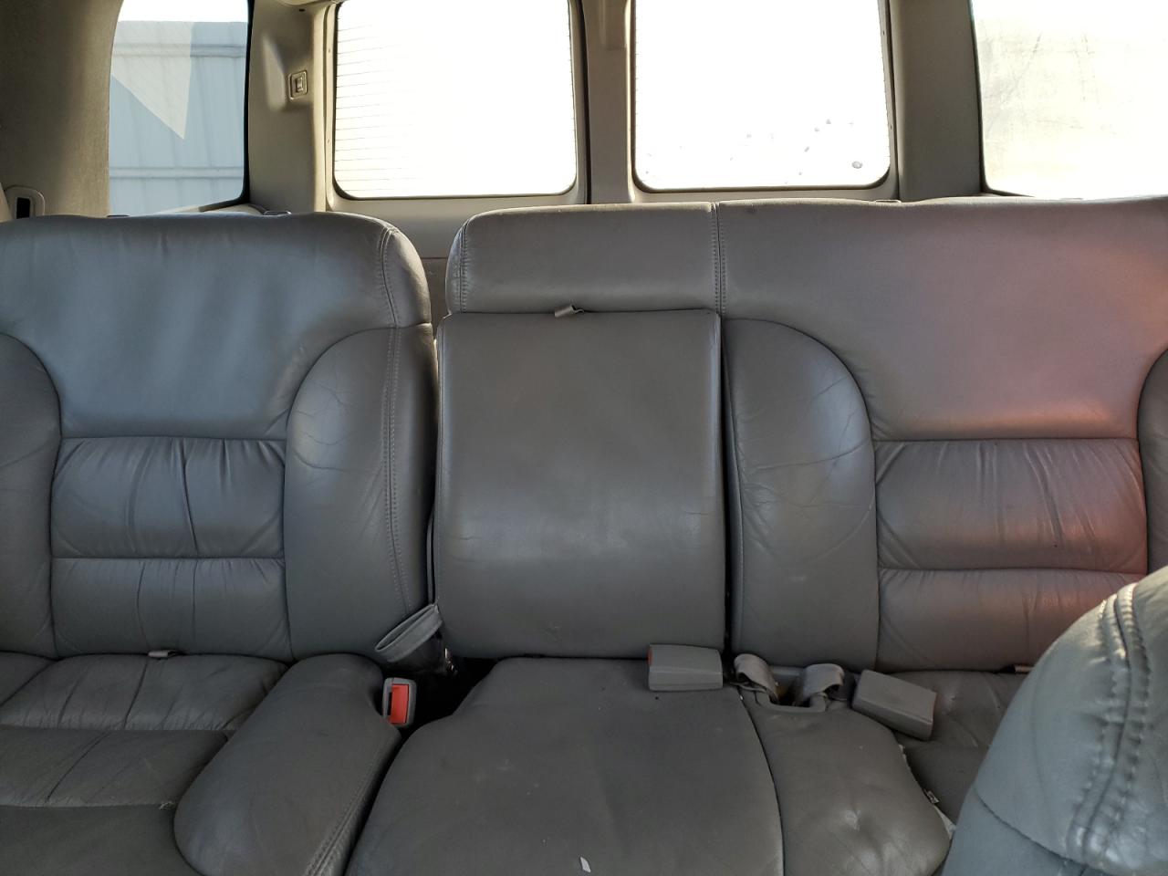 1999 Chevrolet Tahoe - Image 10