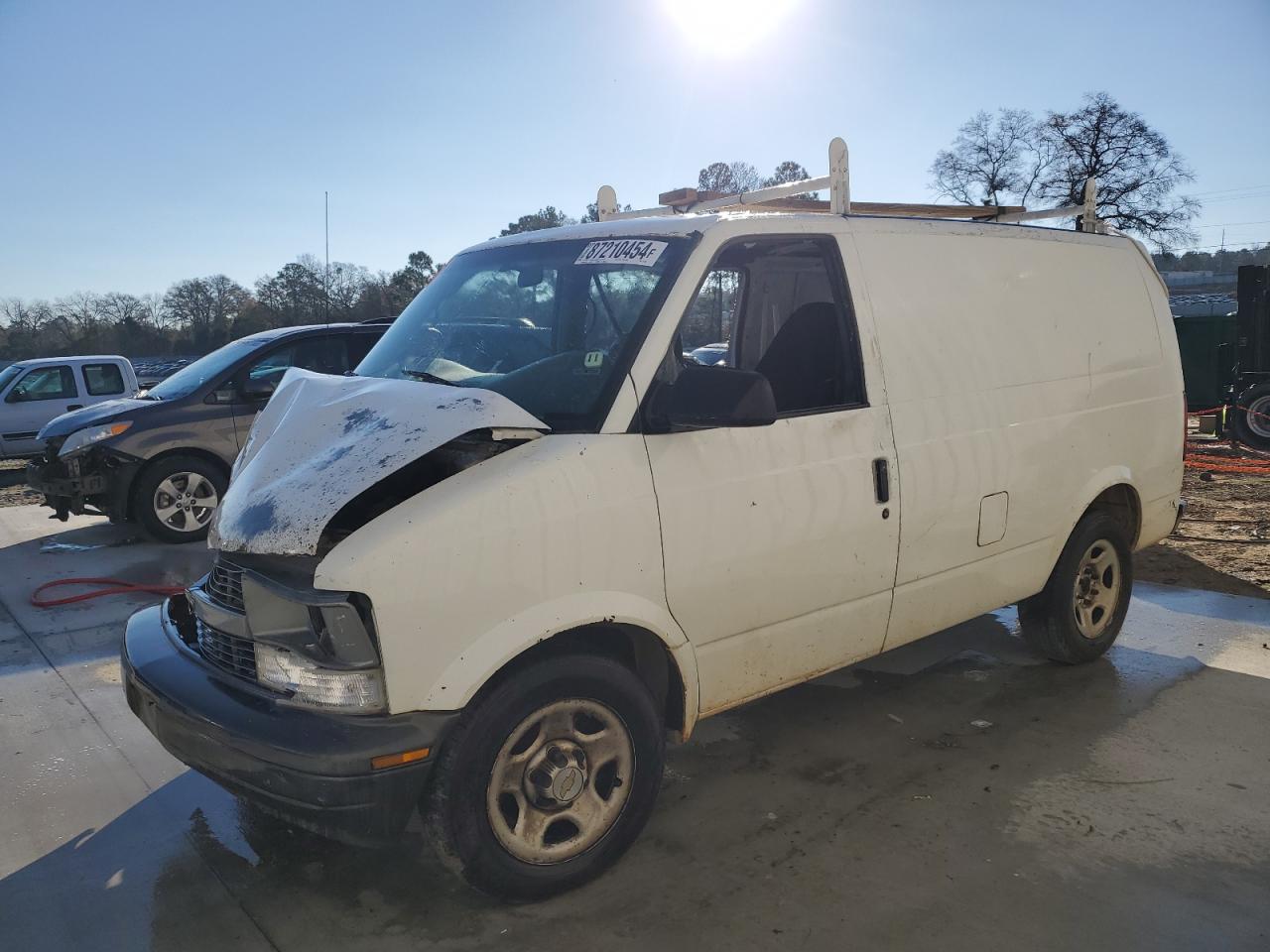 2004 Chevrolet Astro - Image 1