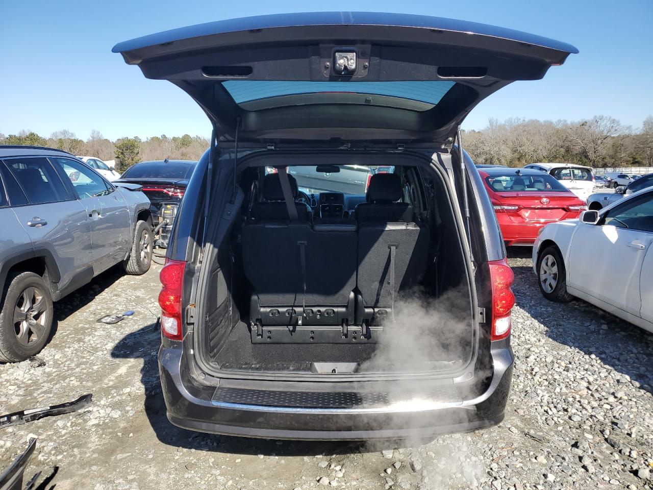 2017 Dodge Caravan - Image 6
