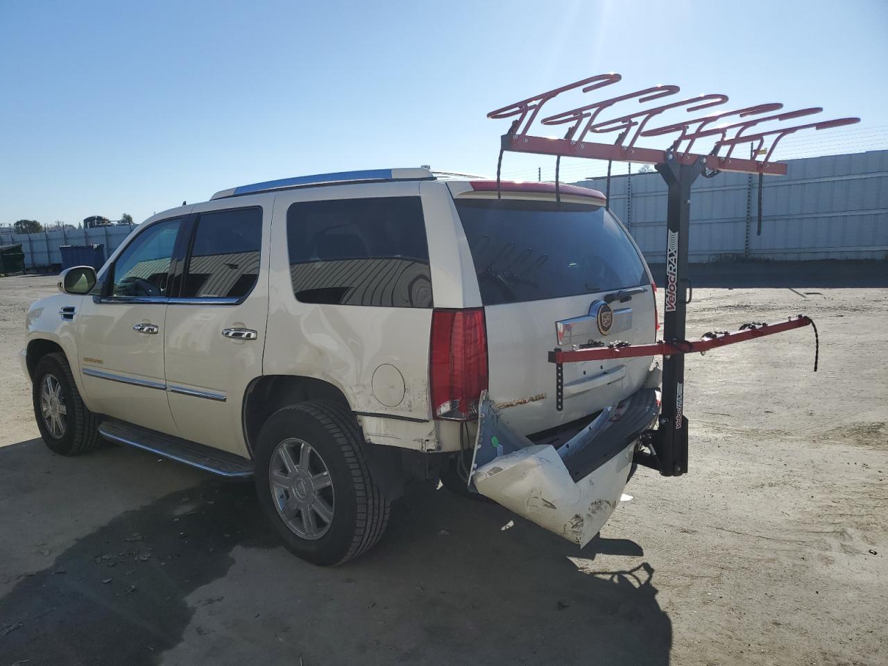 2007 Cadillac Escalade - Image 2