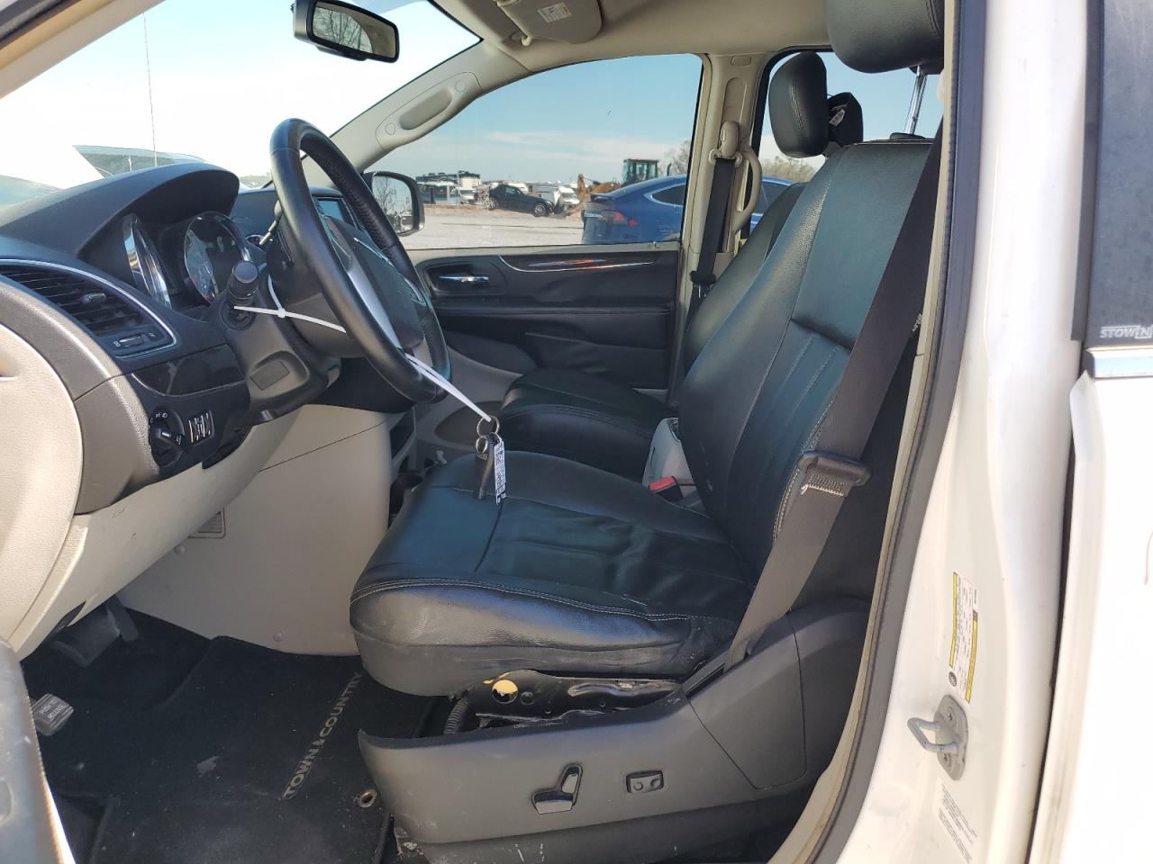 2013 Chrysler Town & Country - Image 7