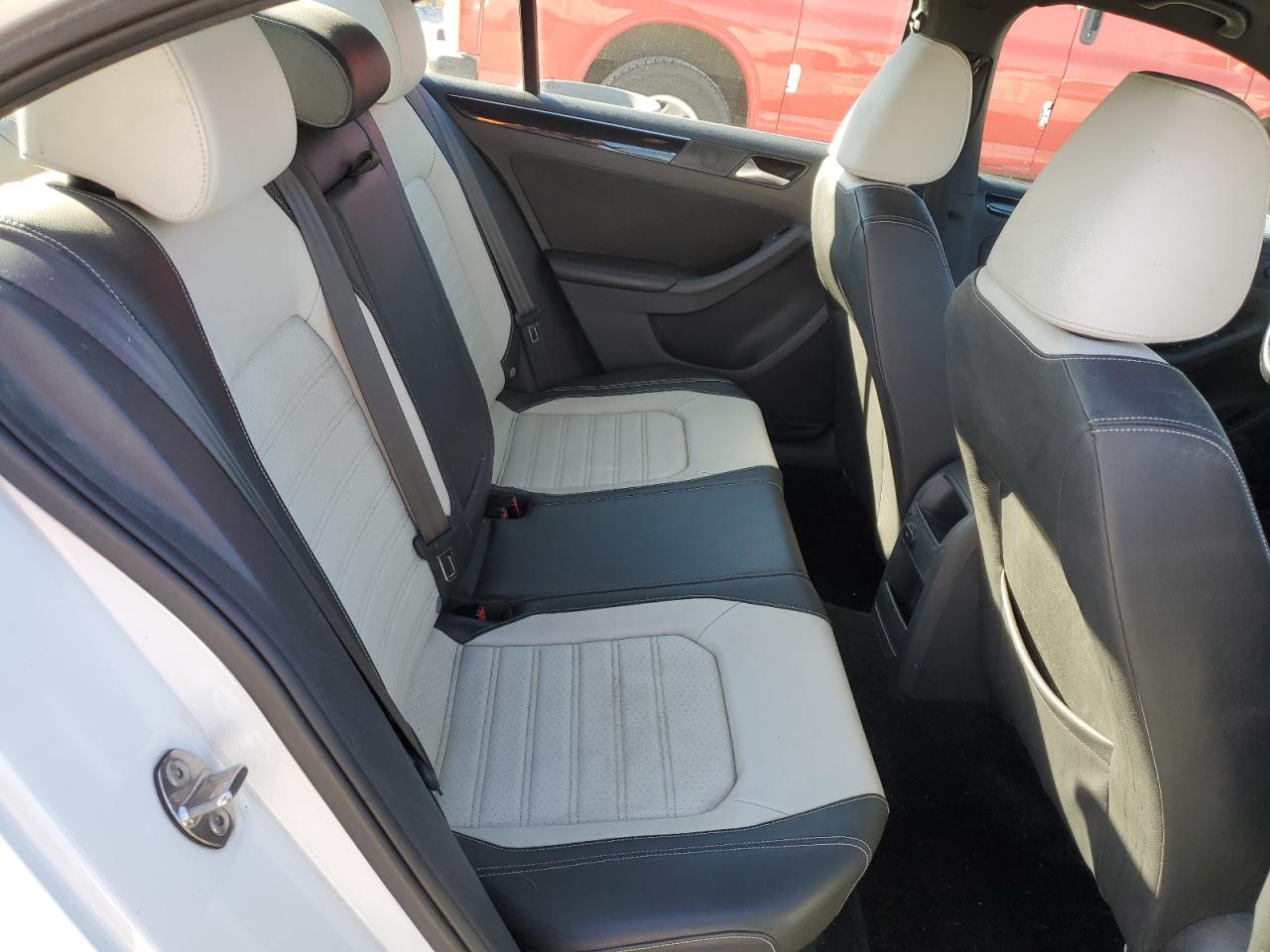 2015 Volkswagen Jetta - Image 10