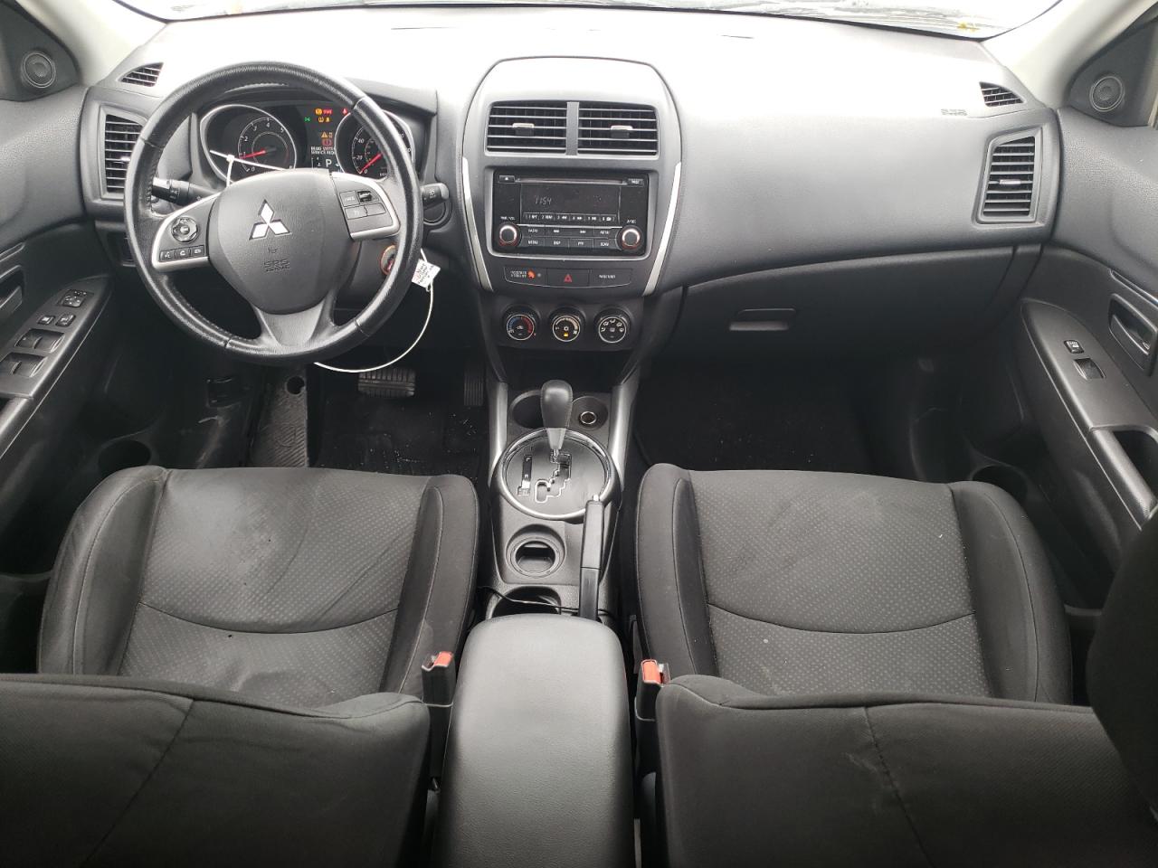 2014 Mitsubishi Outlander - Image 8