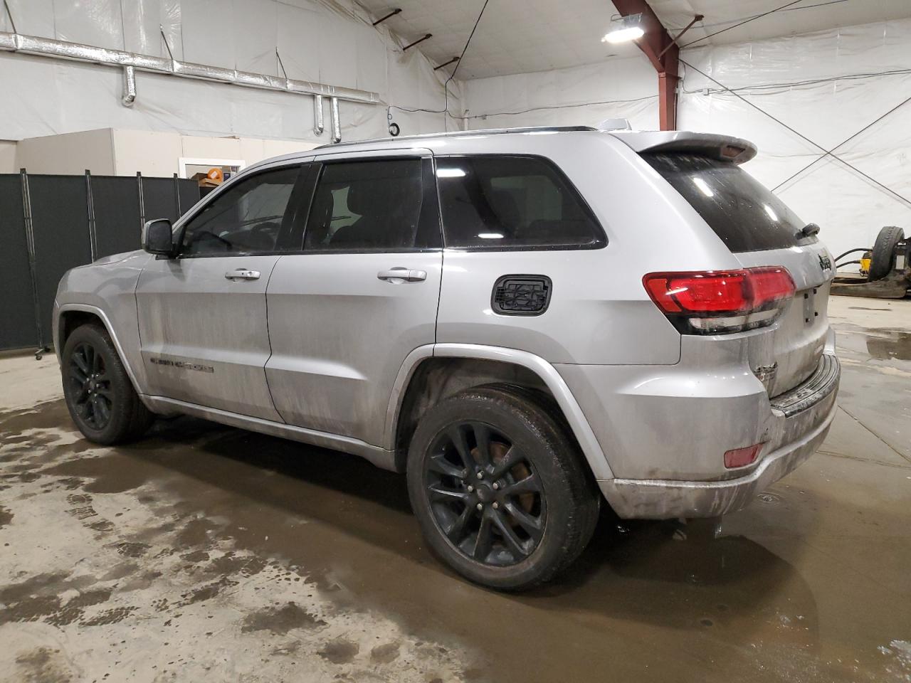 2017 Jeep Grand Cherokee - Image 2